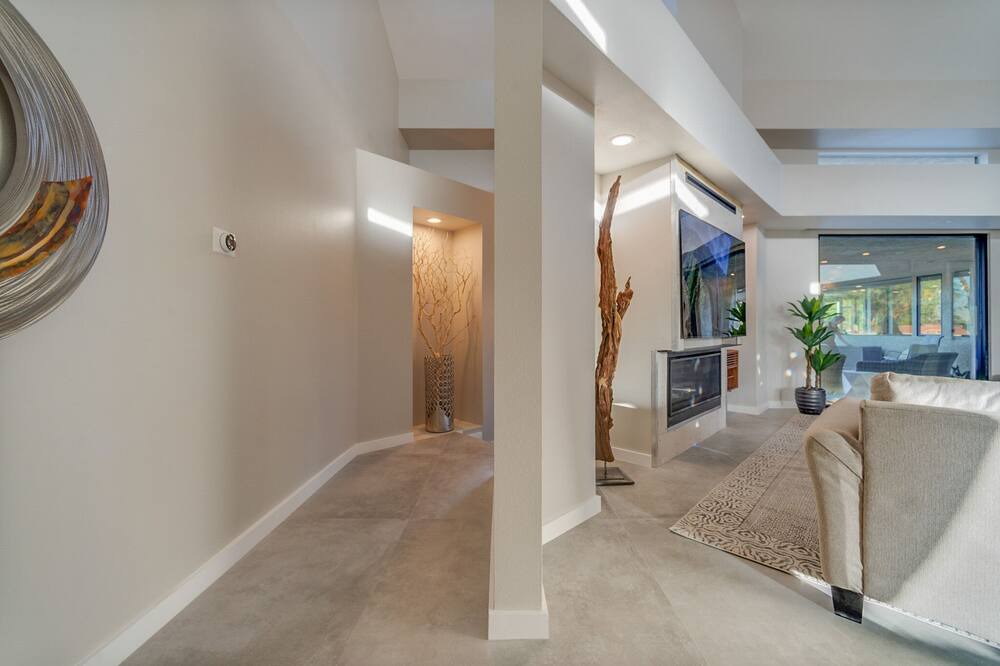 Photo of Livingroom in Bermuda Dunes