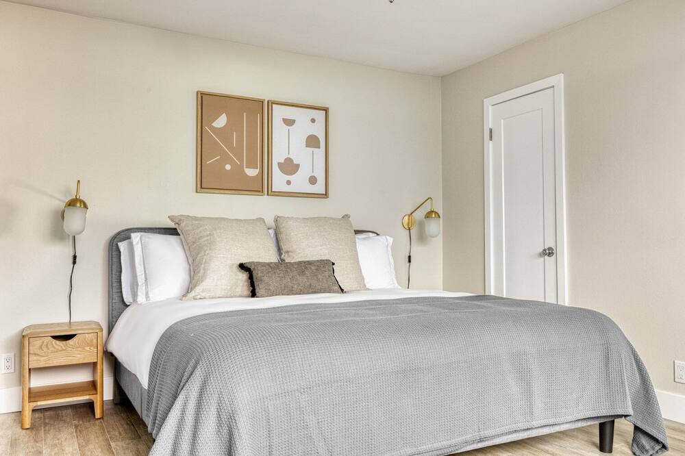 Photo of Bedroom in Valley Village