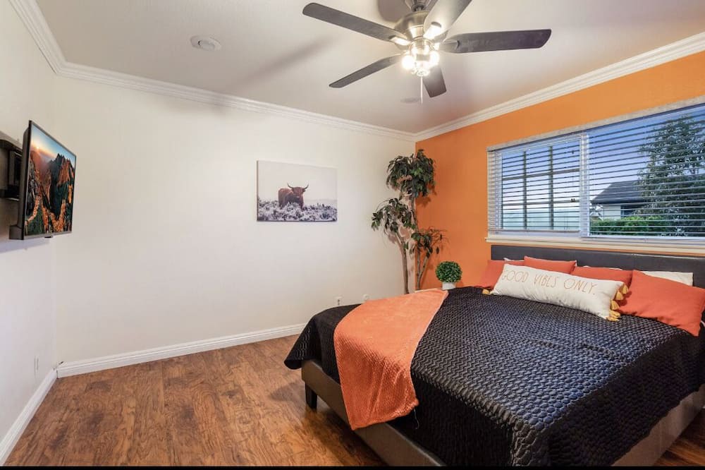 Photo of Bedroom in Fountain Valley