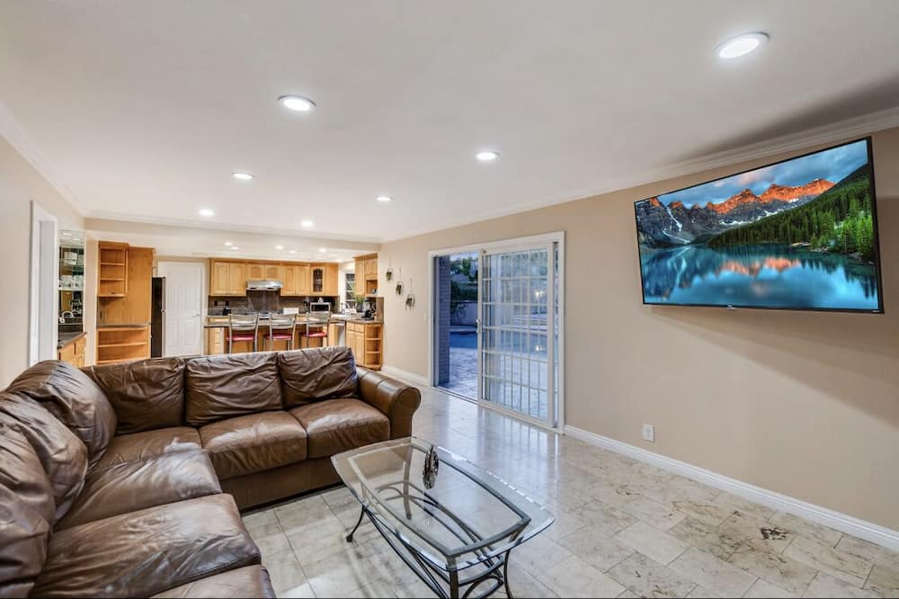 Photo of Livingroom in Fountain Valley