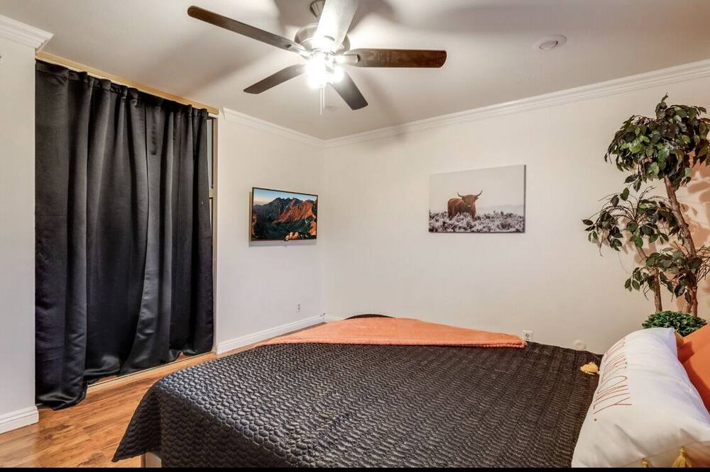 Photo of Bedroom in Fountain Valley