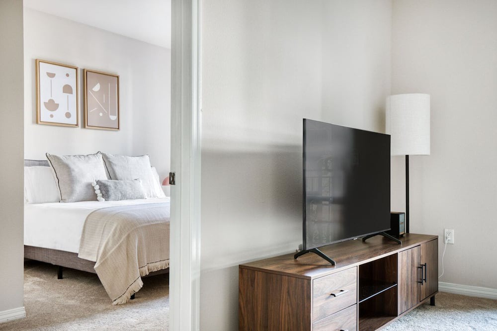 Photo of Bedroom in NoHo Arts District