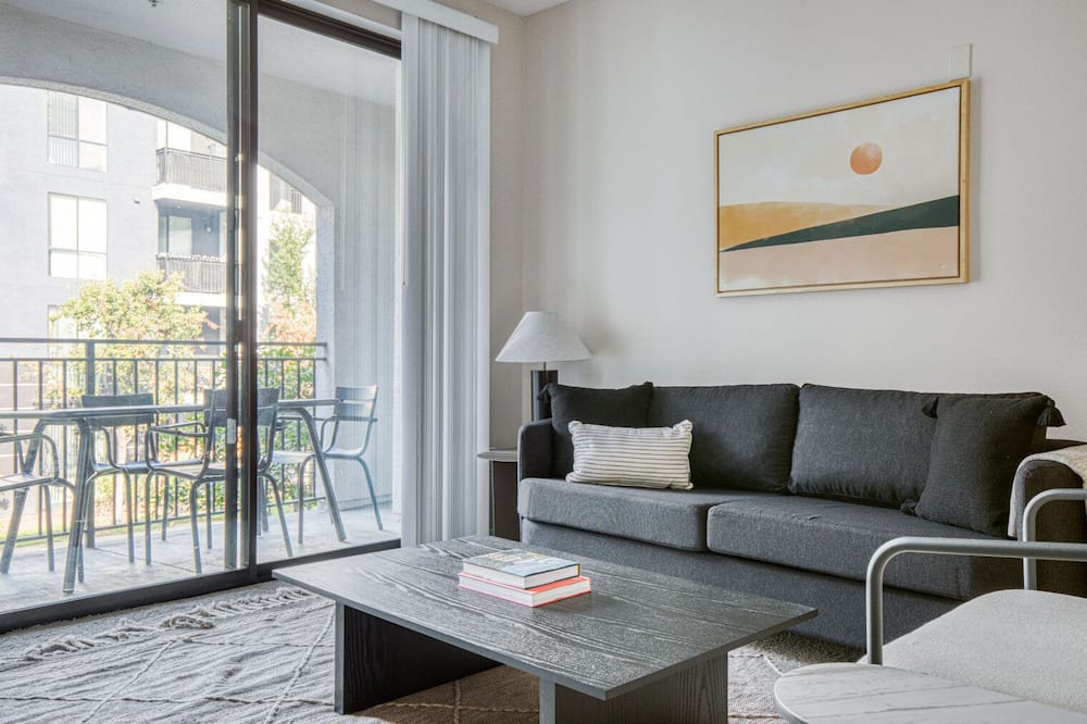 Photo of Livingroom in NoHo Arts District