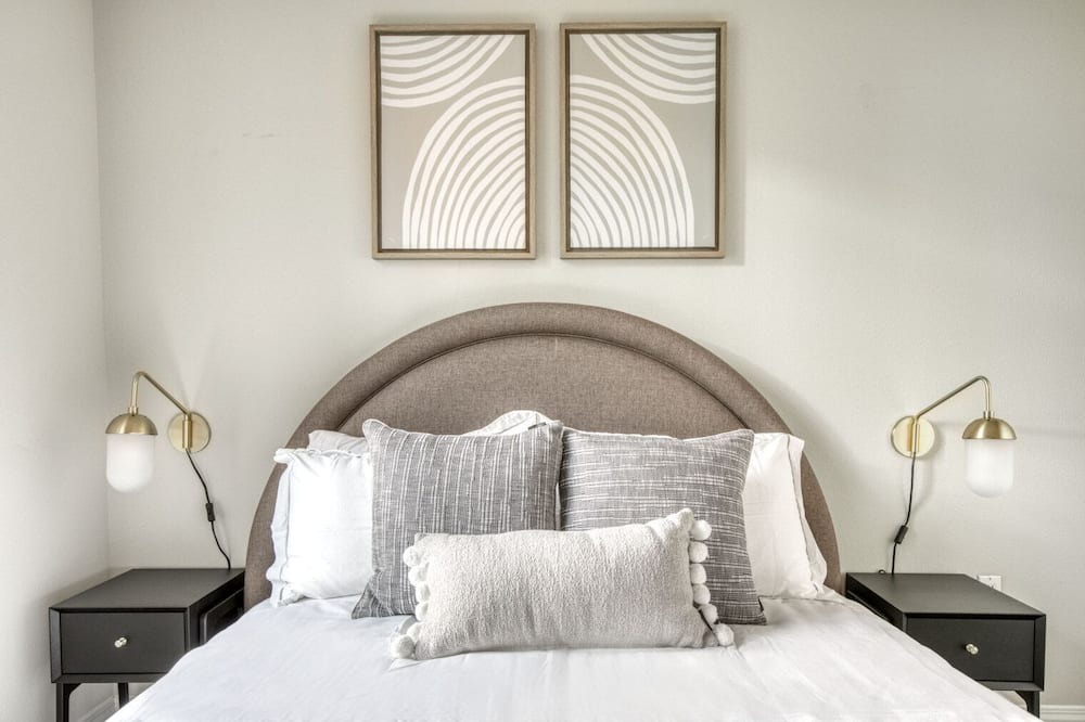 Photo of Bedroom in NoHo Arts District