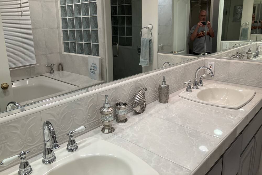 Photo of Bathroom in Belmont Shore