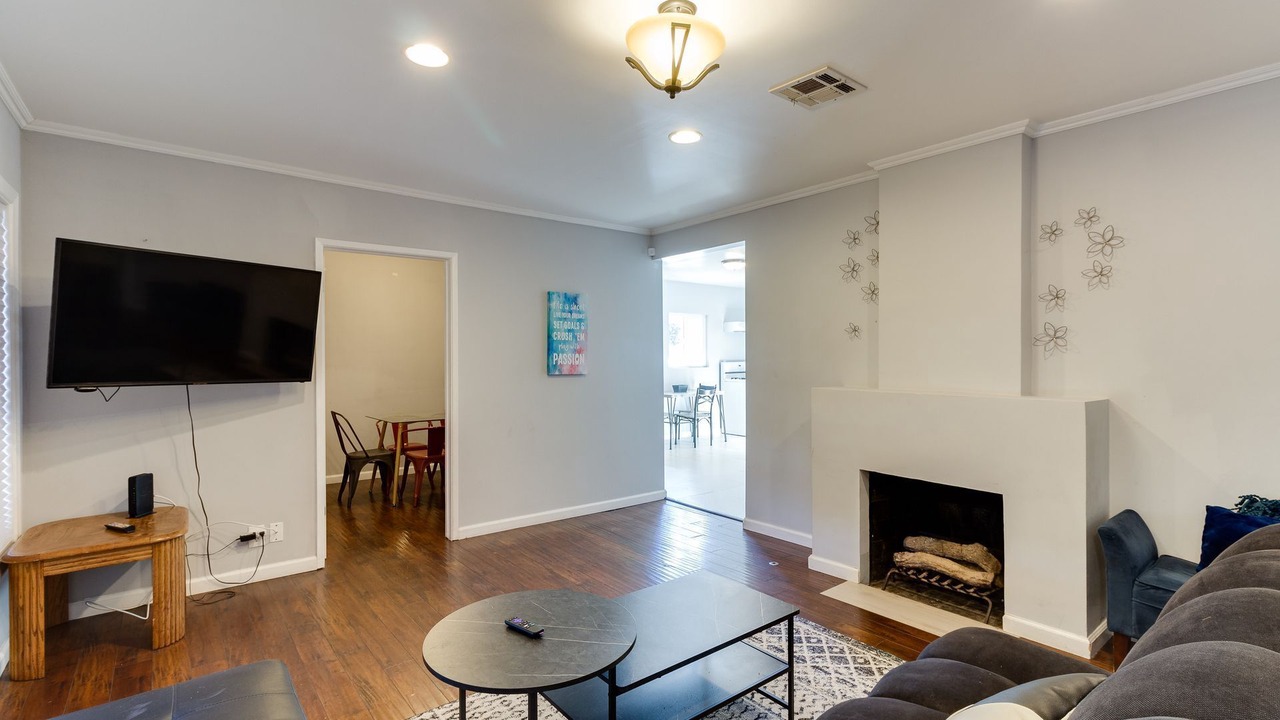 Photo of Livingroom in Reseda