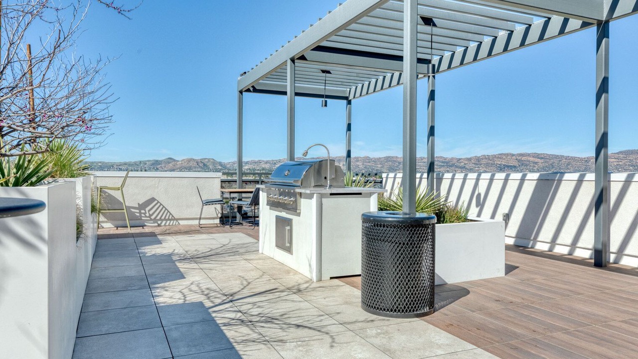 Photo of Patio Balcony in Warner Center