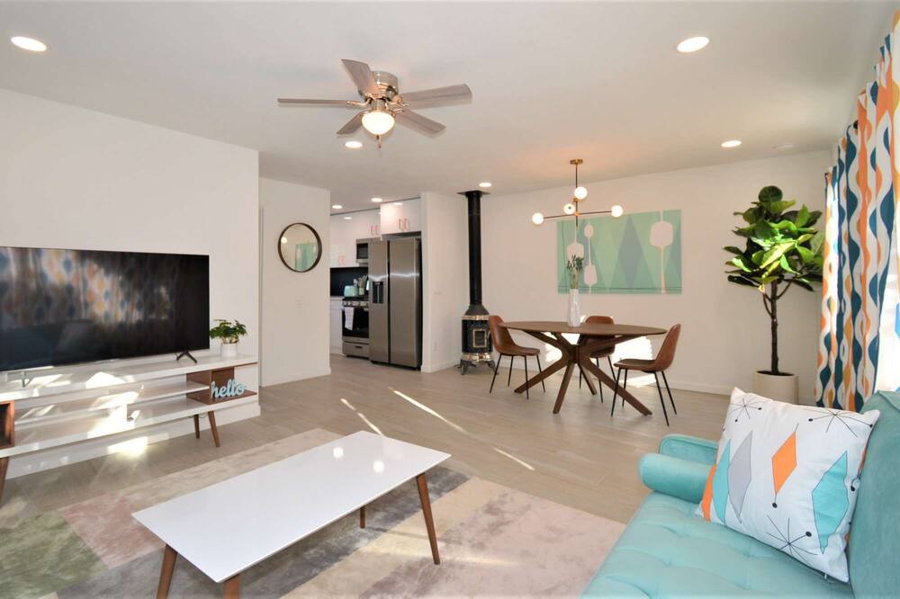 Photo of Livingroom in Cathedral City Cove