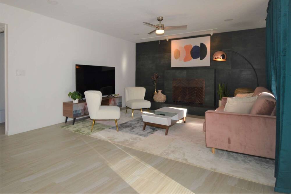 Photo of Livingroom in Cathedral City Cove