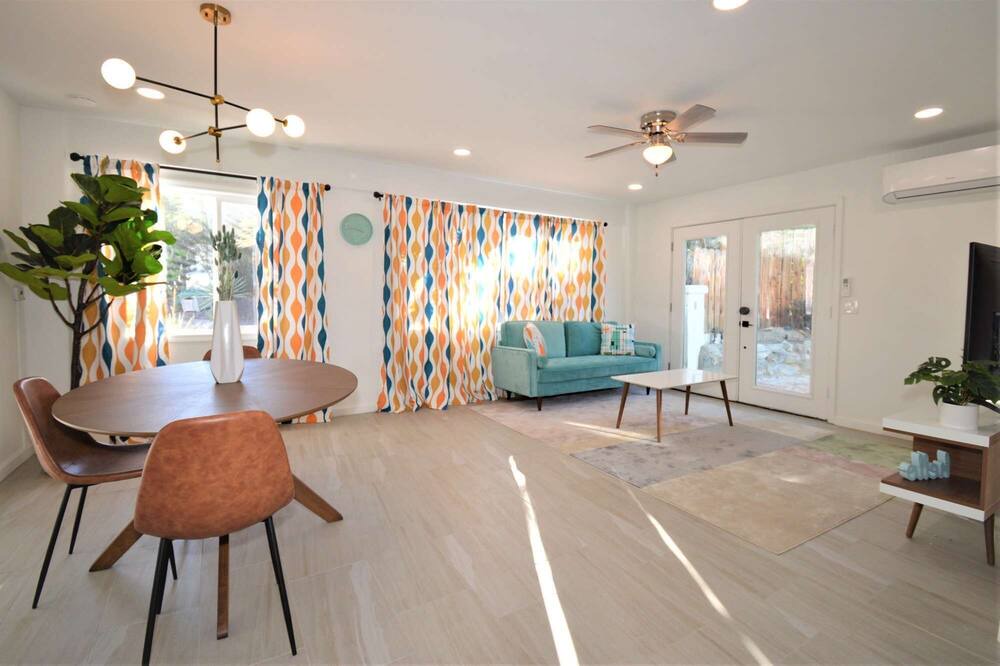Photo of Livingroom in Cathedral City Cove