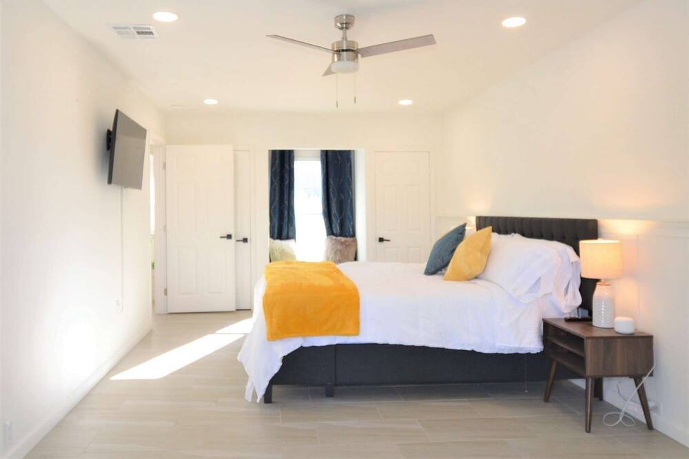 Photo of Bedroom in Cathedral City Cove