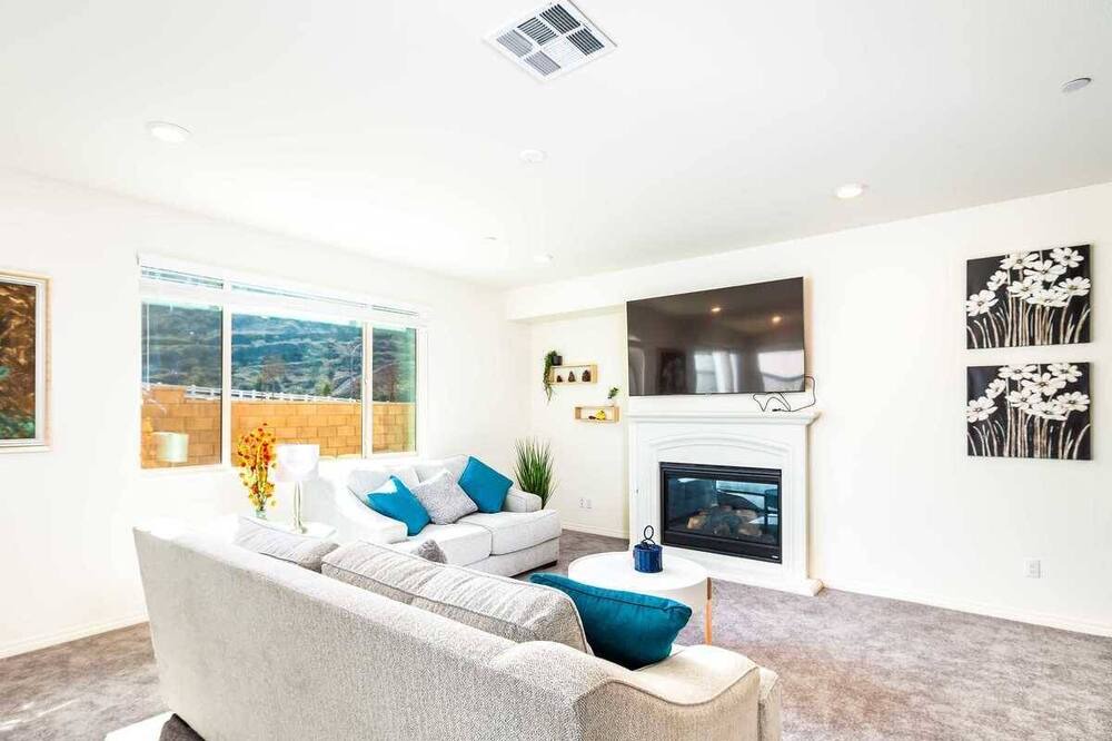 Photo of Livingroom in Jurupa Valley