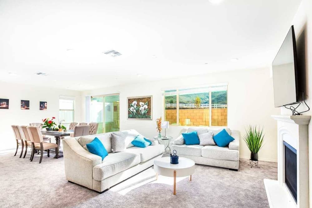 Photo of Livingroom in Jurupa Valley