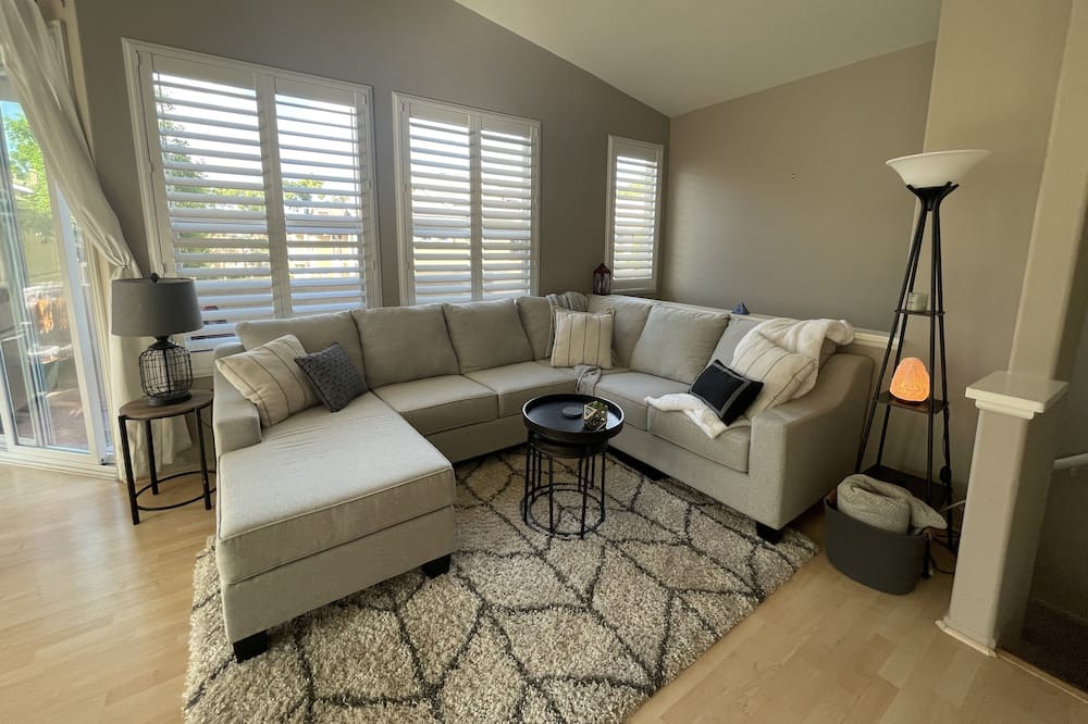 Photo of Livingroom in Anaheim Hills