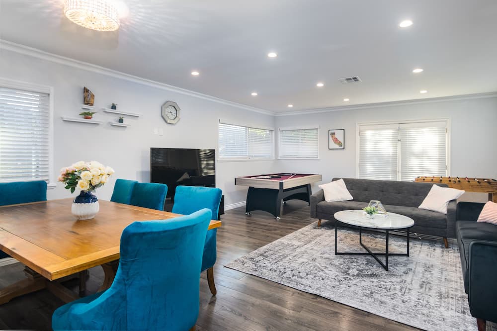 Photo of Livingroom in Reseda