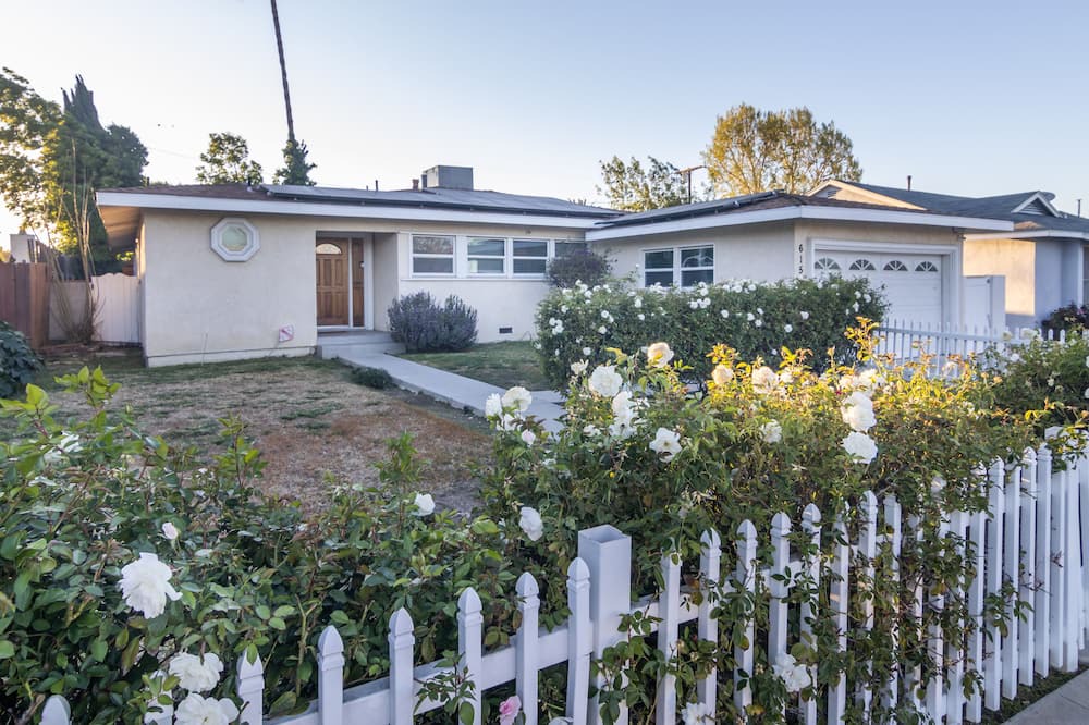 Photo of Outdoor in Reseda