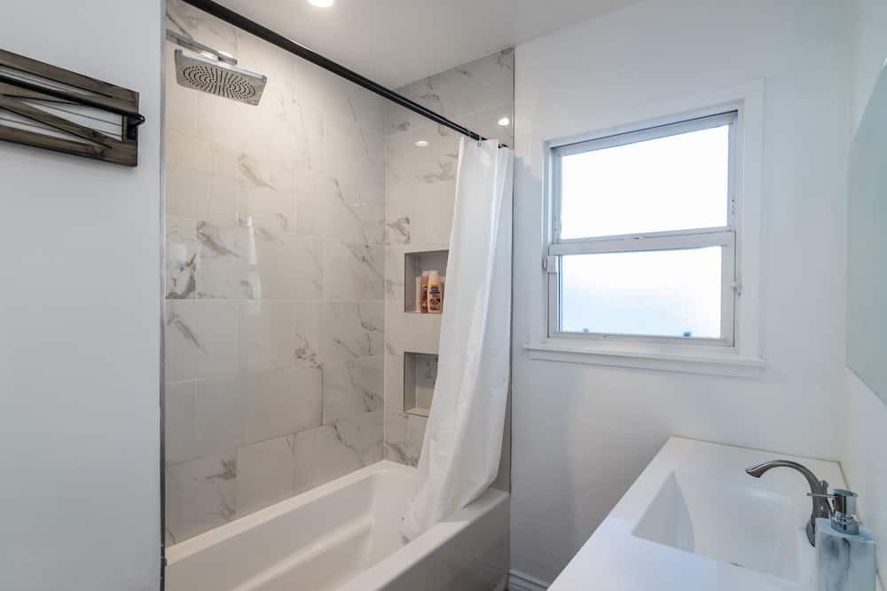 Photo of Bathroom in Reseda