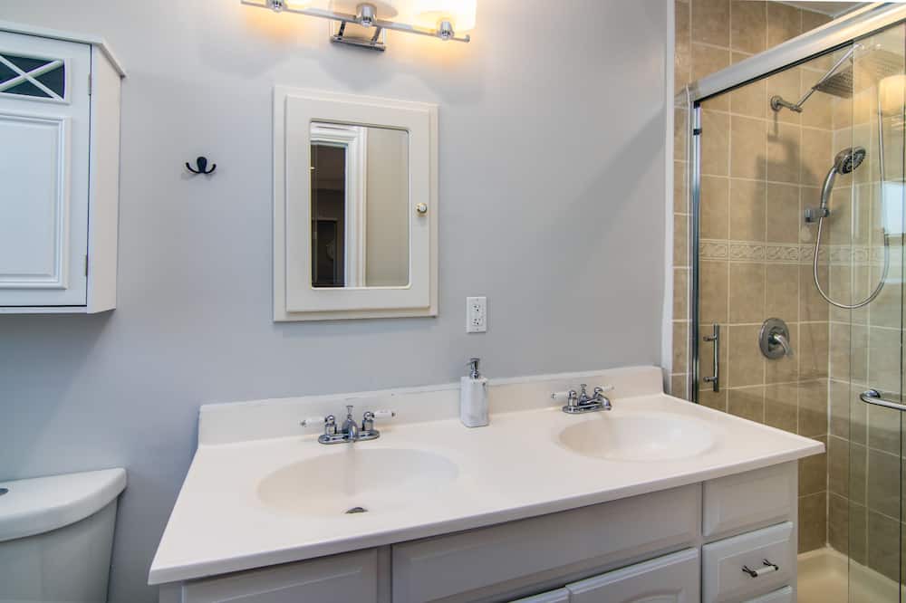 Photo of Bathroom in Reseda