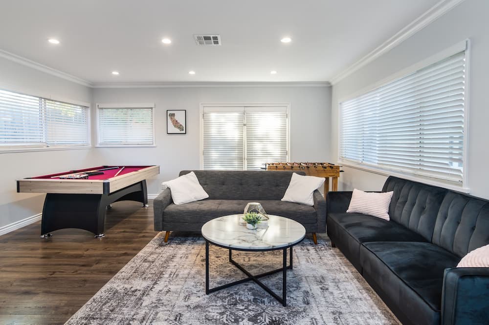Photo of Livingroom in Reseda