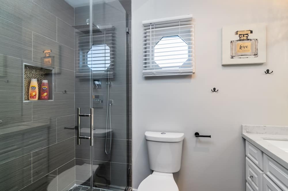 Photo of Bathroom in Reseda