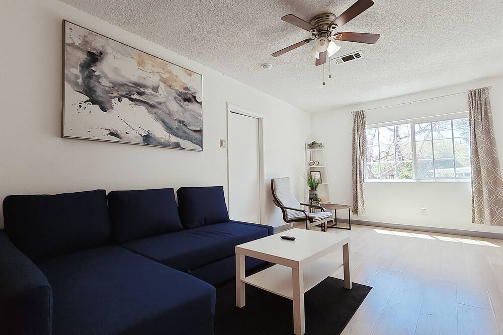 Photo of Livingroom in North Central