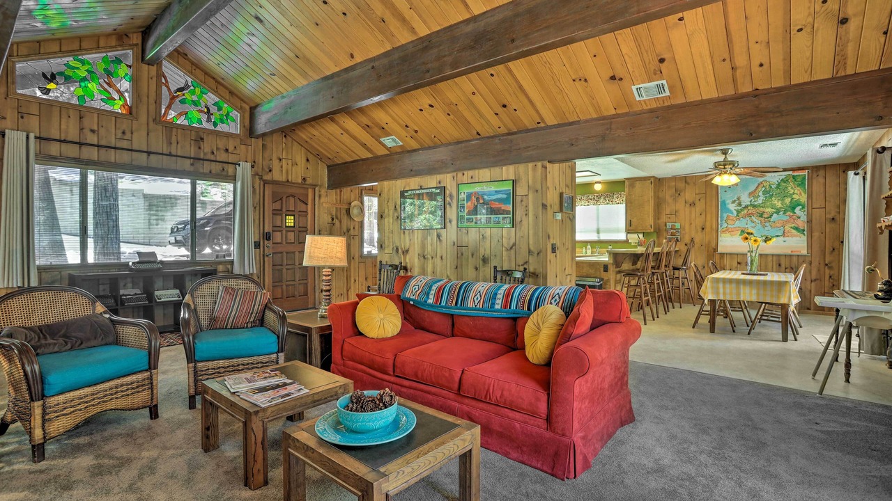 Photo of Livingroom in Crestline