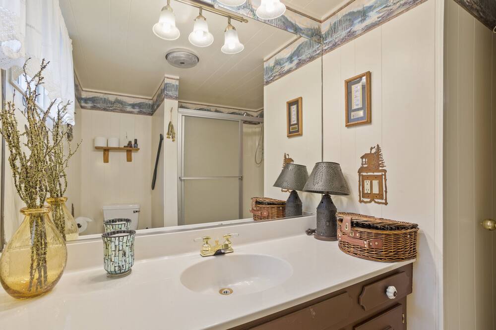 Photo of Bathroom in Woodlands