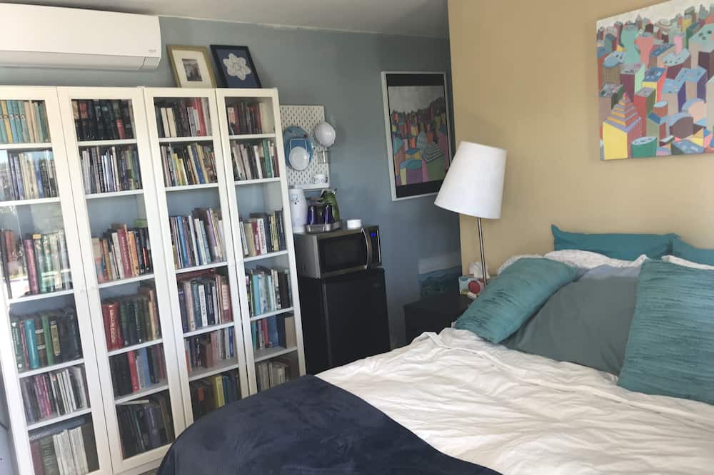Photo of Bedroom in Desert Hot Springs