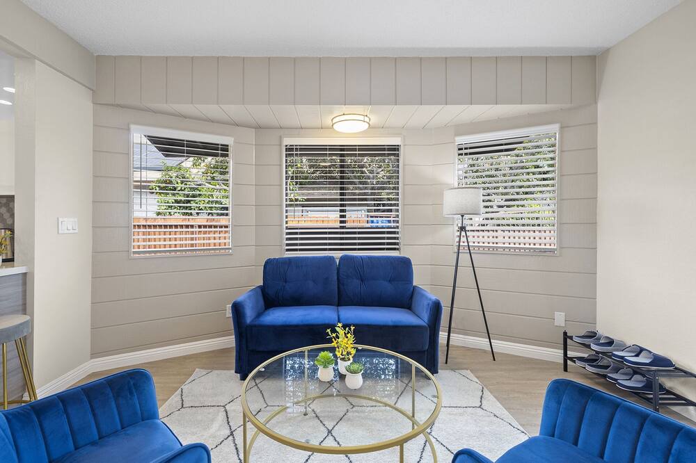 Photo of Livingroom in Pacific - Edison