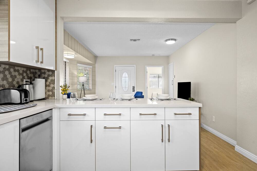 Photo of Kitchen in Pacific - Edison