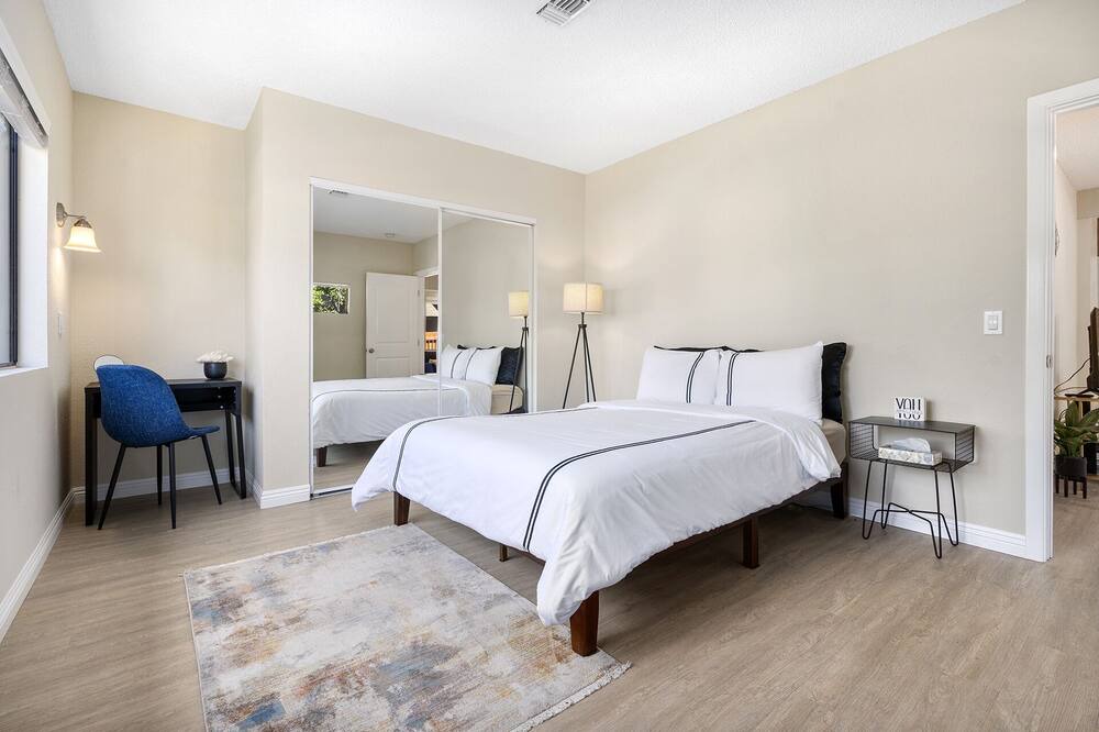 Photo of Bedroom in Pacific - Edison