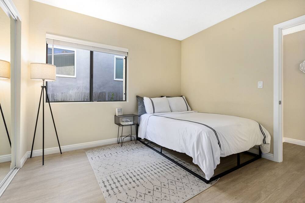 Photo of Bedroom in Pacific - Edison