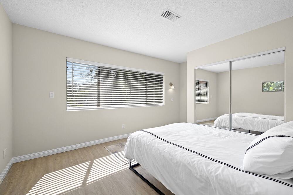 Photo of Bedroom in Pacific - Edison