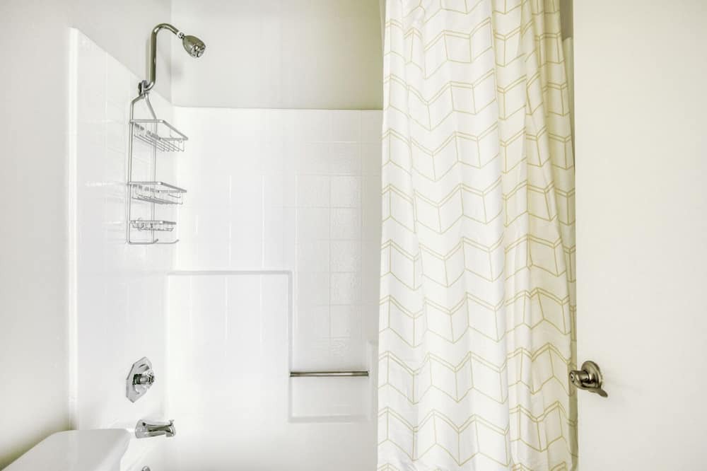 Photo of Bathroom in Los Feliz