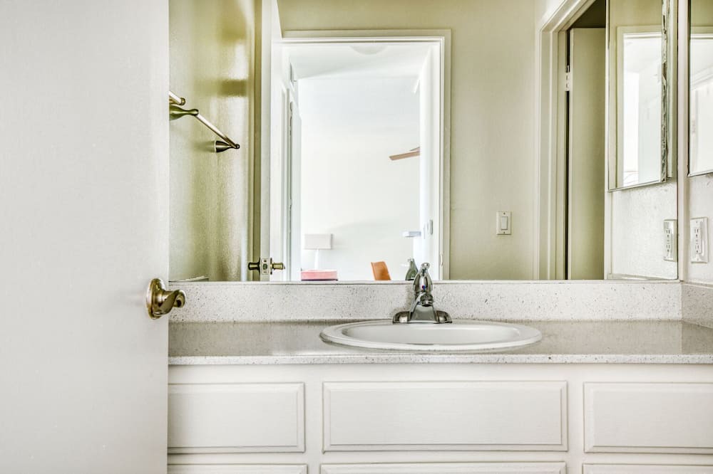 Photo of Bathroom in Los Feliz