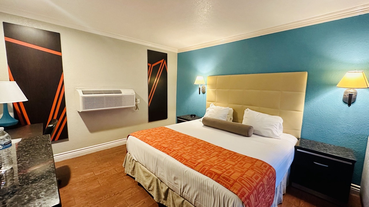 Photo of Bedroom in Orange