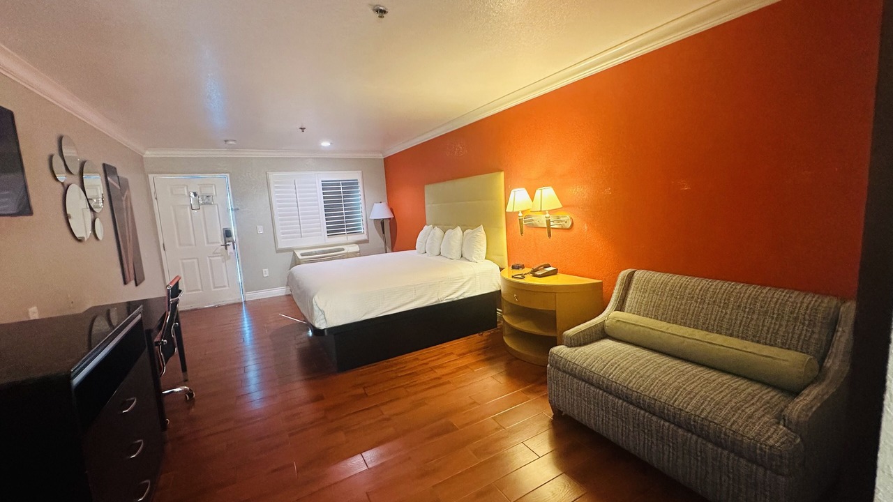 Photo of Bedroom in Orange