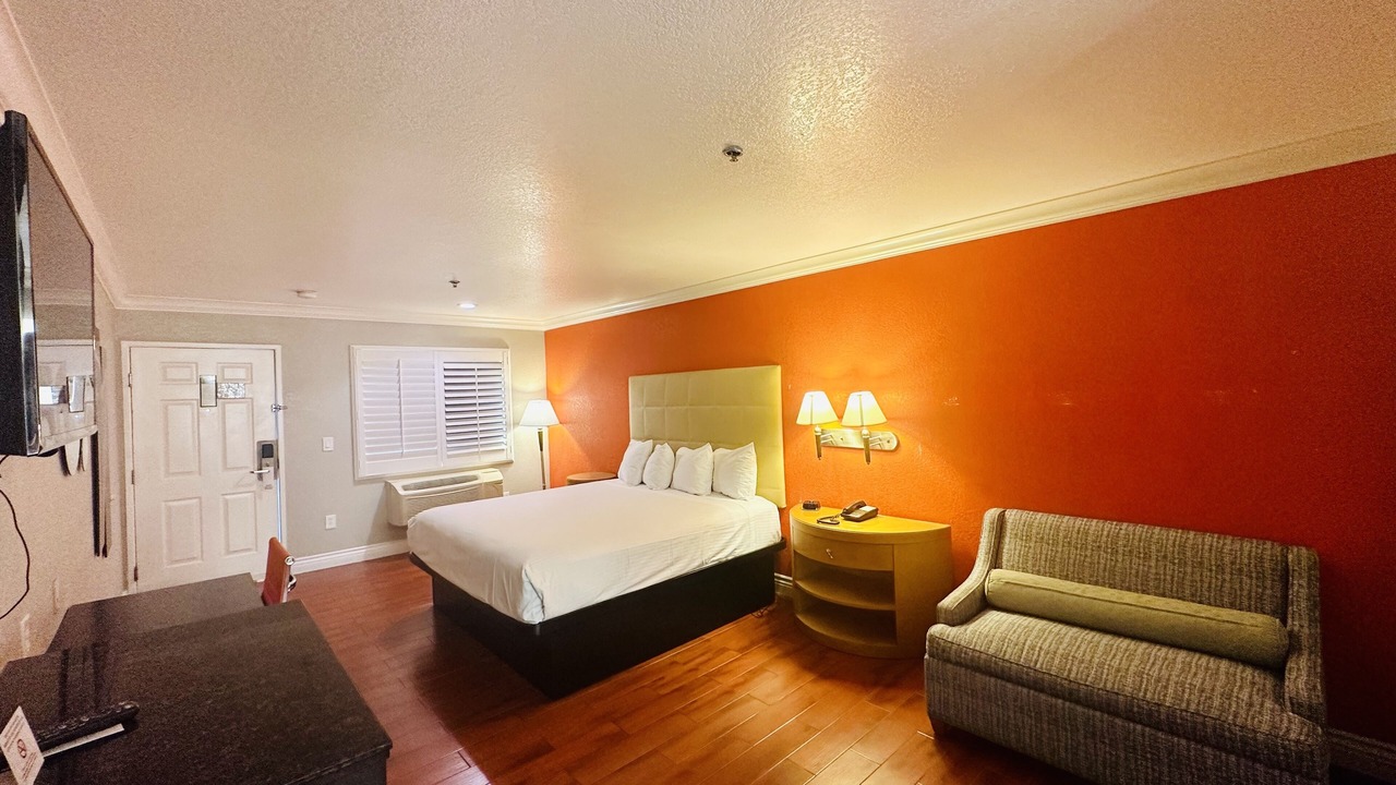 Photo of Bedroom in Orange