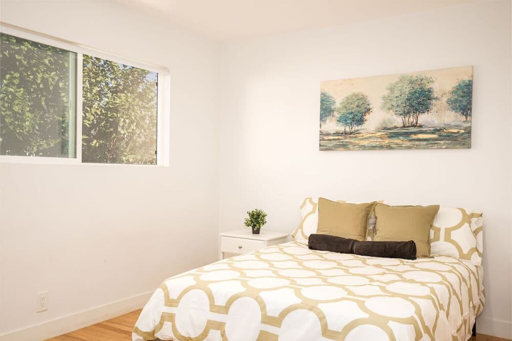 Photo of Bedroom in Santa Ana