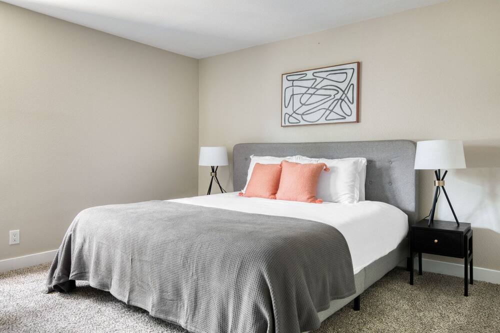 Photo of Bedroom in Warner Center