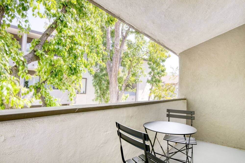 Photo of Patio Balcony in Warner Center