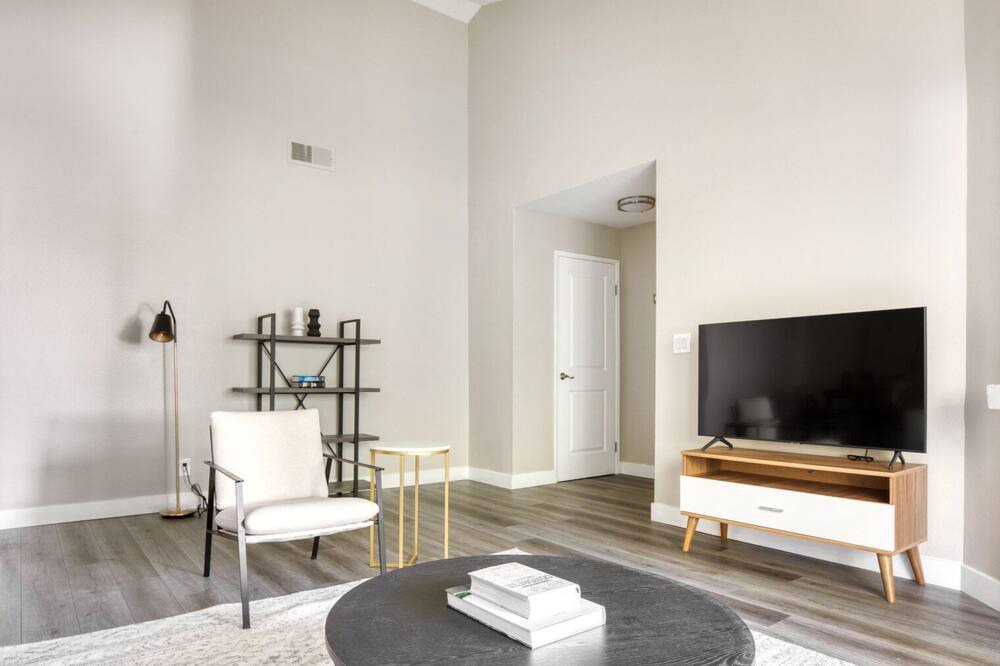 Photo of Bedroom in Warner Center