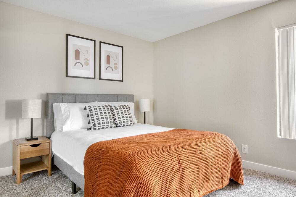 Photo of Bedroom in Warner Center