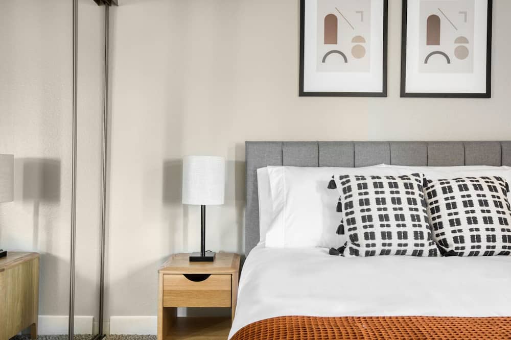 Photo of Bedroom in Warner Center