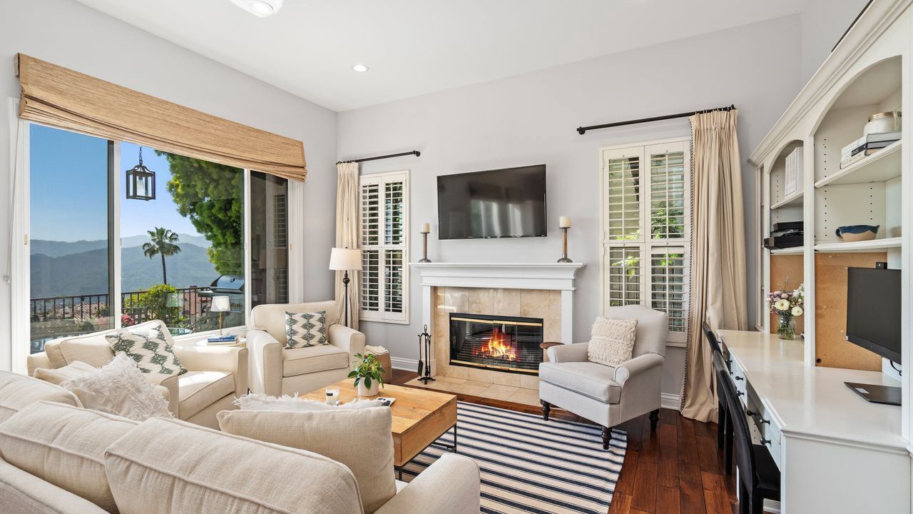 Photo of Livingroom in The Summit
