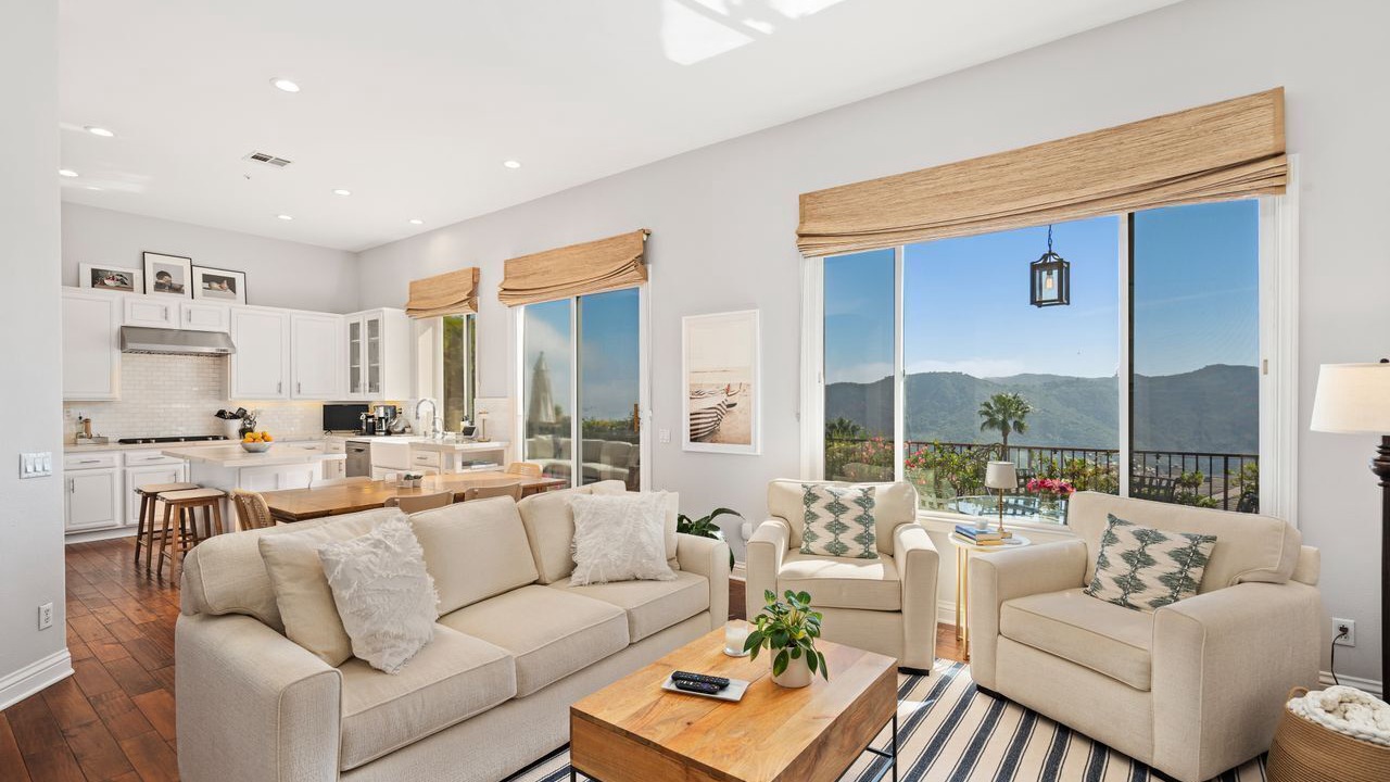 Photo of Livingroom in The Summit
