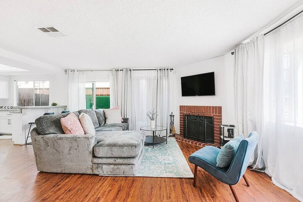 Photo of Livingroom in Hawthorne