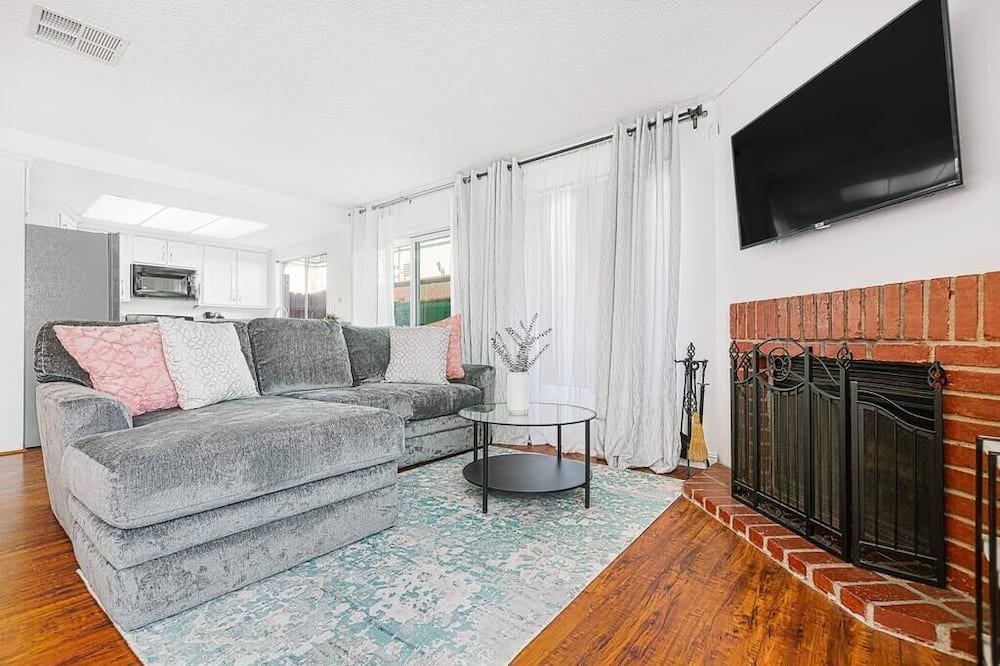 Photo of Livingroom in Hawthorne