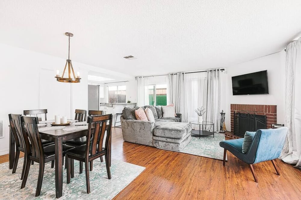Photo of Livingroom in Hawthorne