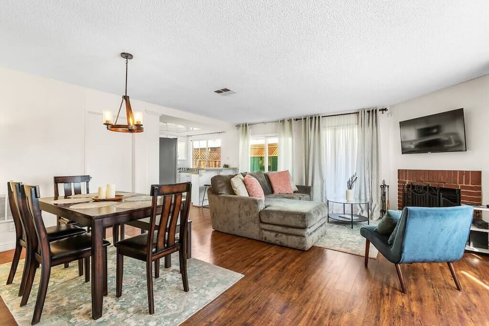 Photo of Livingroom in Hawthorne